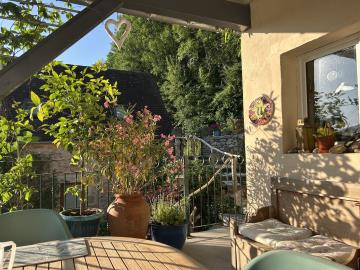 main_house_terrace_in_sun_optimized_3000