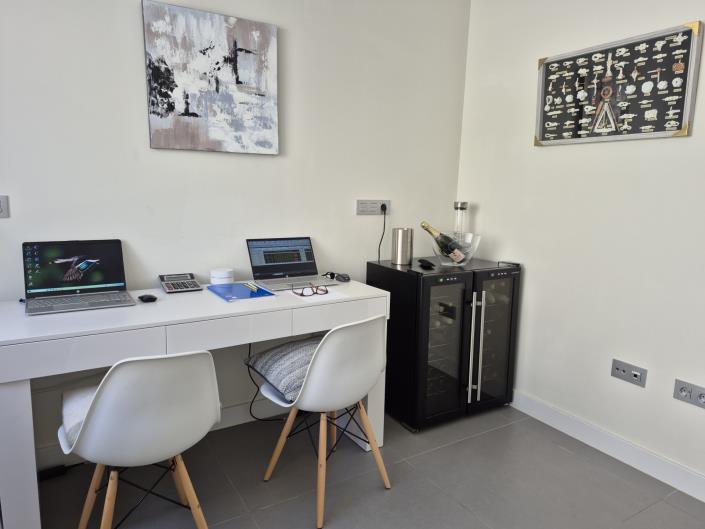 Image No.8-3 Bed Apartment for sale