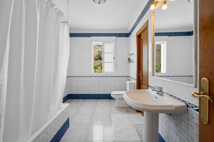 Image No.30-5 Bed Villa for sale