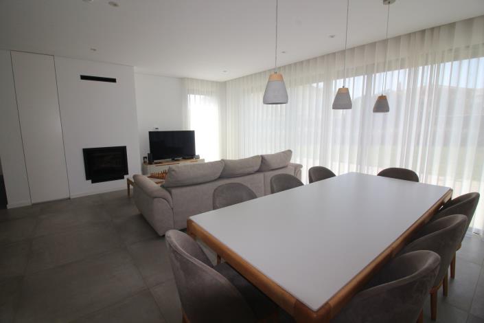 Image No.10-3 Bed House for sale