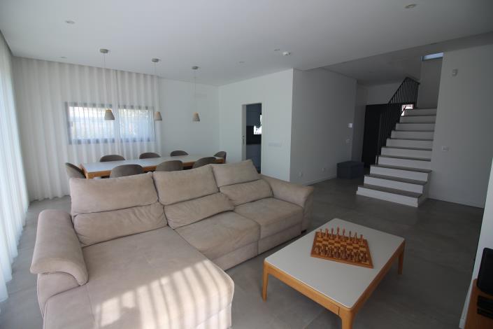 Image No.15-3 Bed House for sale