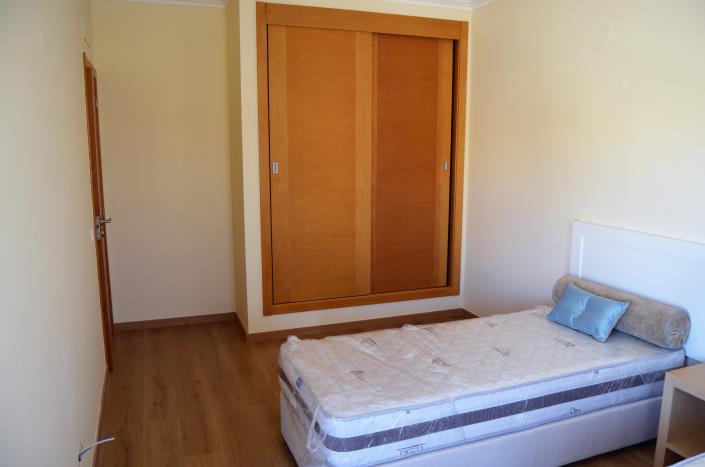 Image No.19-4 Bed House for sale