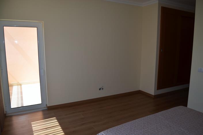 Image No.27-4 Bed House for sale