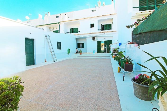 Image No.2-6 Bed House for sale