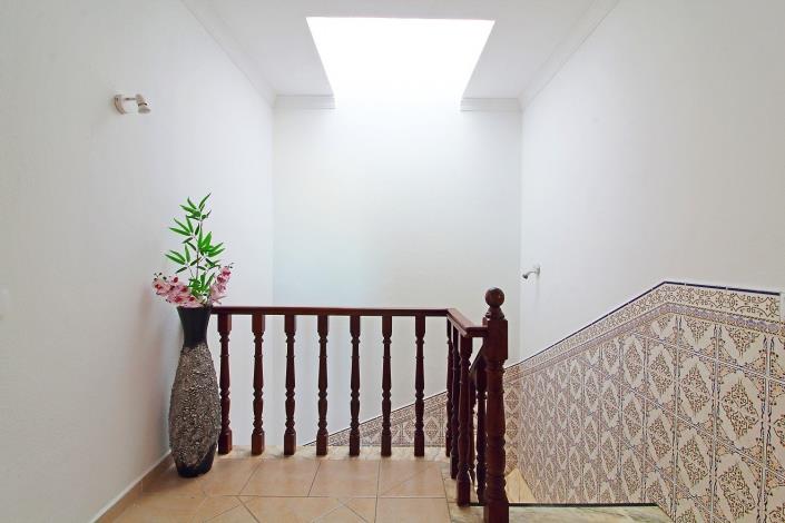 Image No.4-6 Bed House for sale