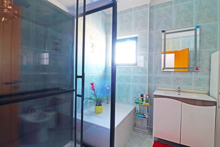 Image No.13-6 Bed House for sale