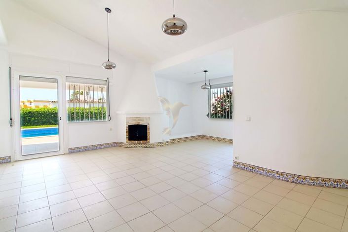 Image No.11-4 Bed Villa for sale