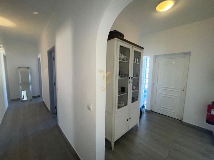 Image No.28-6 Bed Villa for sale