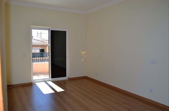 Image No.31-4 Bed Townhouse for sale