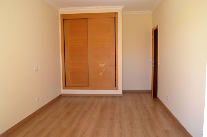 Image No.32-4 Bed Townhouse for sale