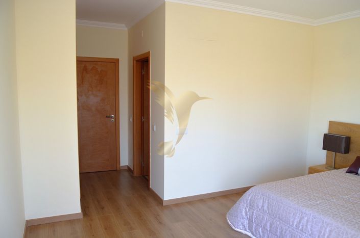 Image No.34-4 Bed Townhouse for sale