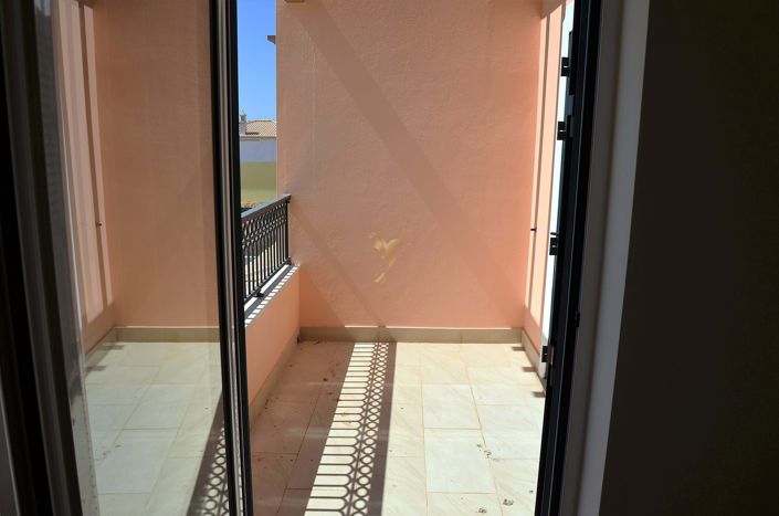 Image No.40-4 Bed Townhouse for sale