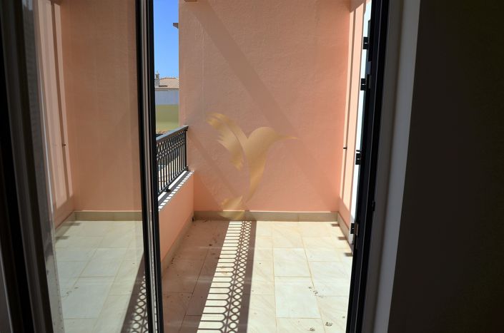 Image No.40-4 Bed Townhouse for sale