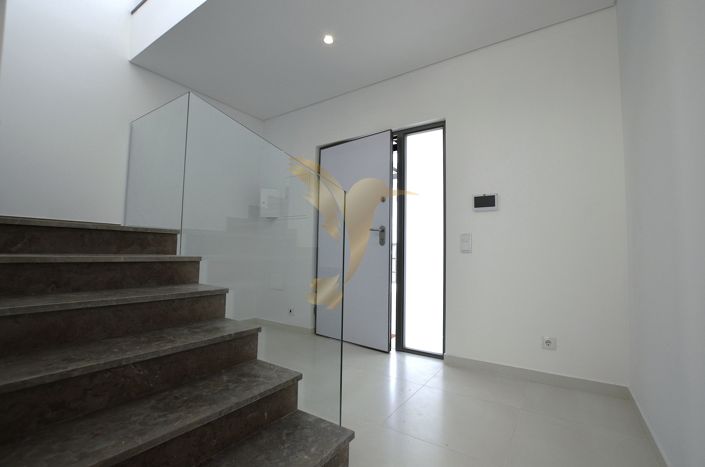 Image No.14-4 Bed Townhouse for sale