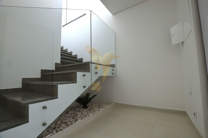 Image No.15-4 Bed Townhouse for sale
