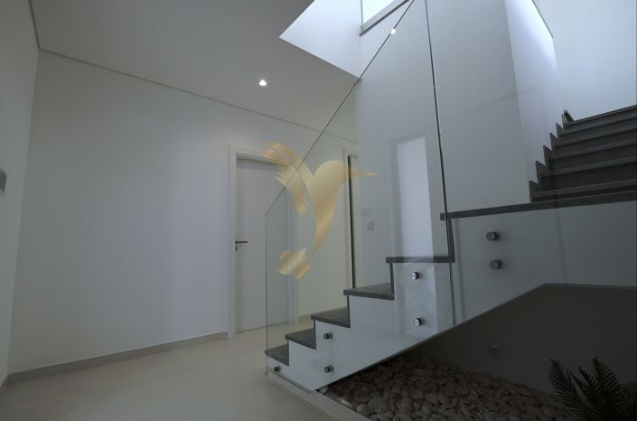 Image No.16-4 Bed Townhouse for sale