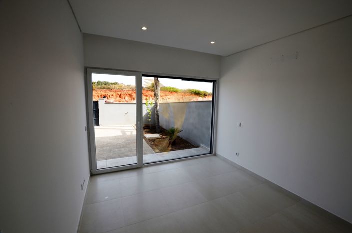 Image No.17-4 Bed Townhouse for sale