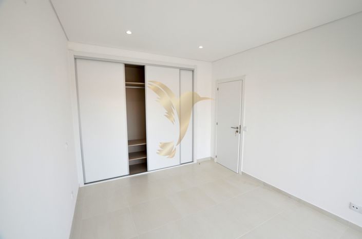 Image No.18-4 Bed Townhouse for sale
