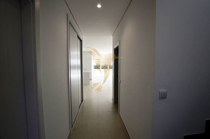 Image No.19-4 Bed Townhouse for sale