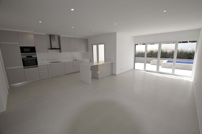 Image No.21-3 Bed Villa for sale