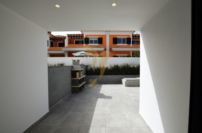 Image No.26-4 Bed Townhouse for sale