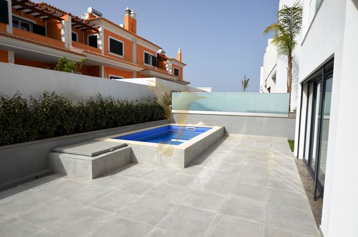Image No.27-4 Bed Townhouse for sale