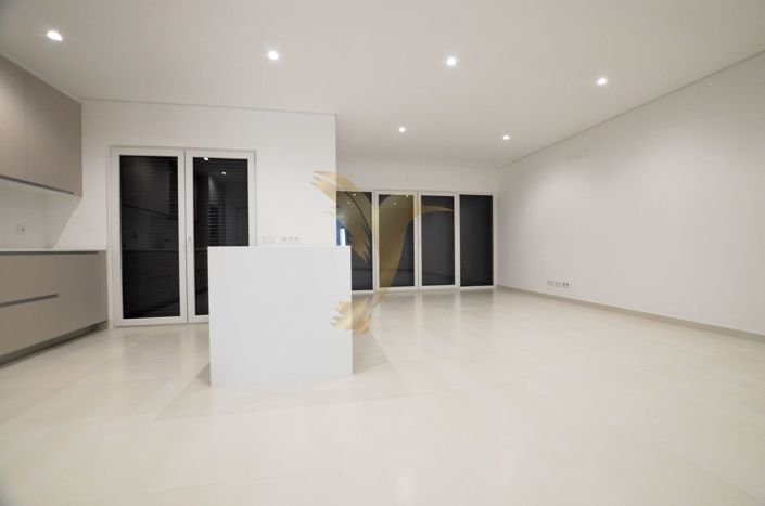 Image No.36-4 Bed Townhouse for sale