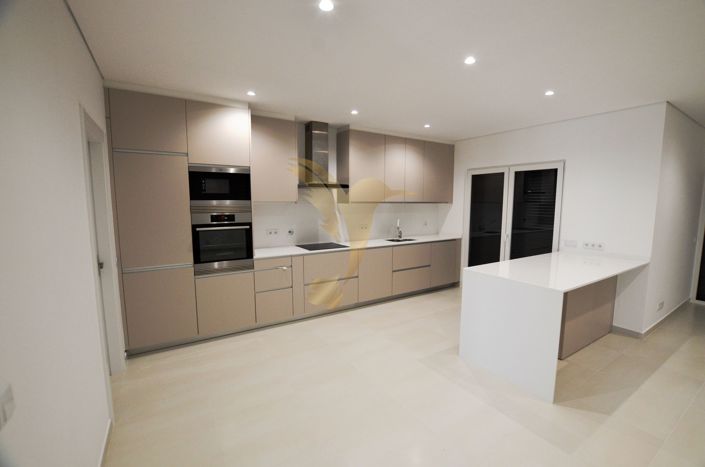 Image No.37-4 Bed Townhouse for sale