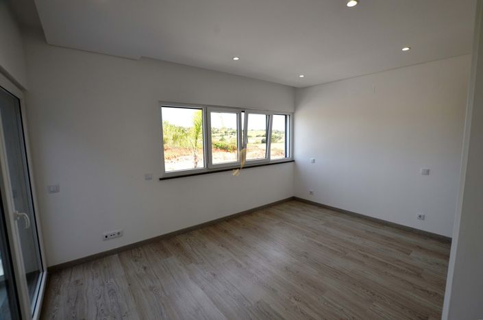 Image No.44-3 Bed Villa for sale
