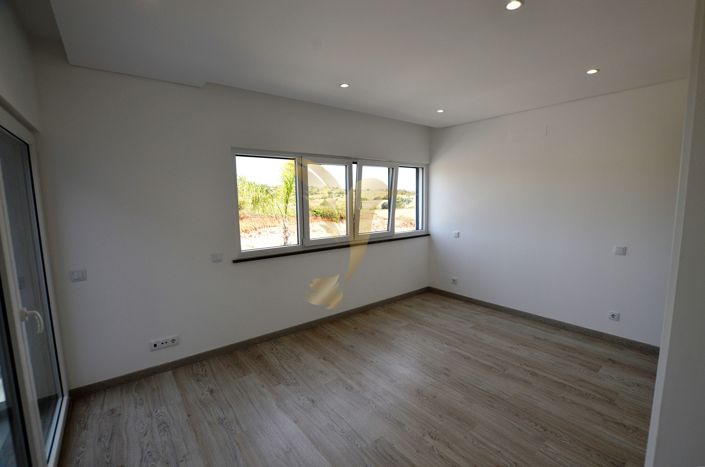 Image No.44-4 Bed Townhouse for sale