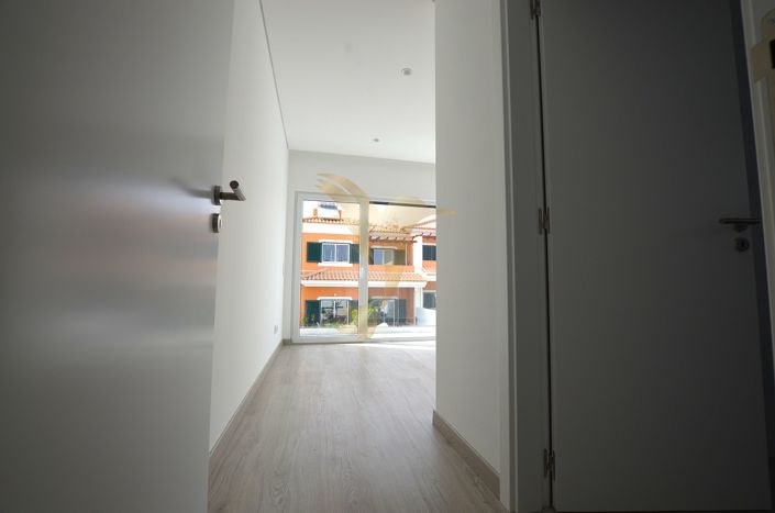 Image No.53-4 Bed Townhouse for sale