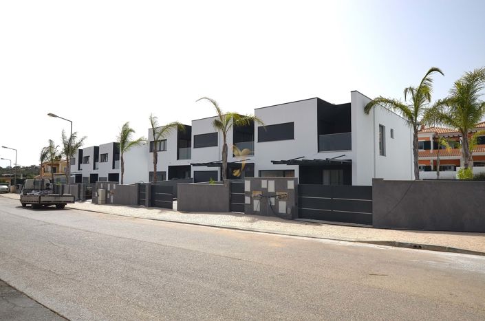Image No.58-3 Bed Villa for sale