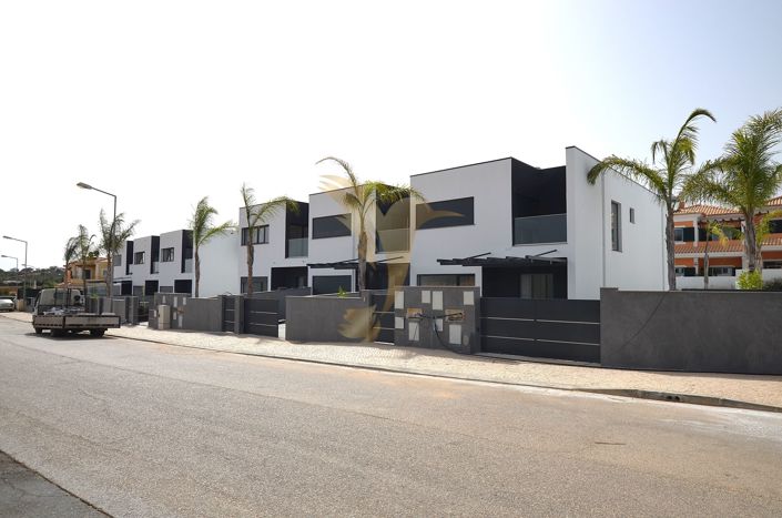 Image No.58-4 Bed Townhouse for sale