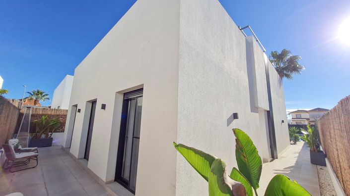 Image No.12-3 Bed Villa for sale