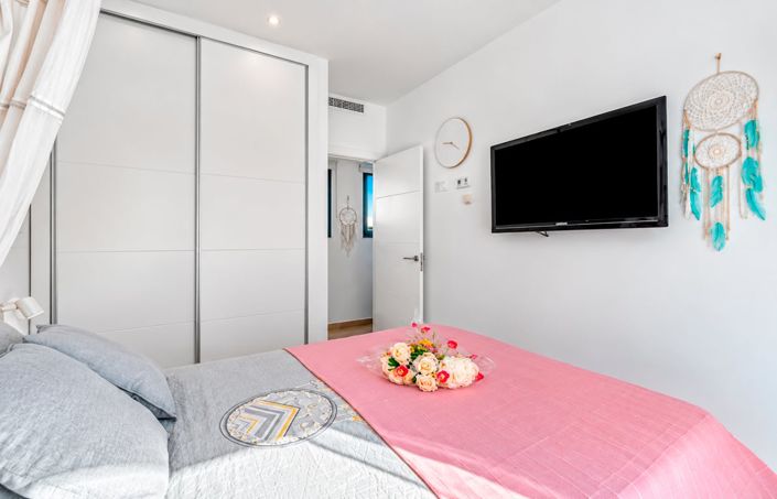 Image No.18-3 Bed Property for sale