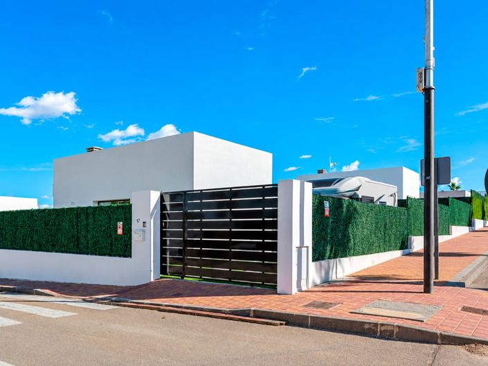 Image No.4-3 Bed Property for sale