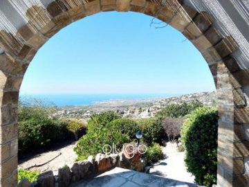62012-5-bedroom-bungalow-with-panoramic-views
