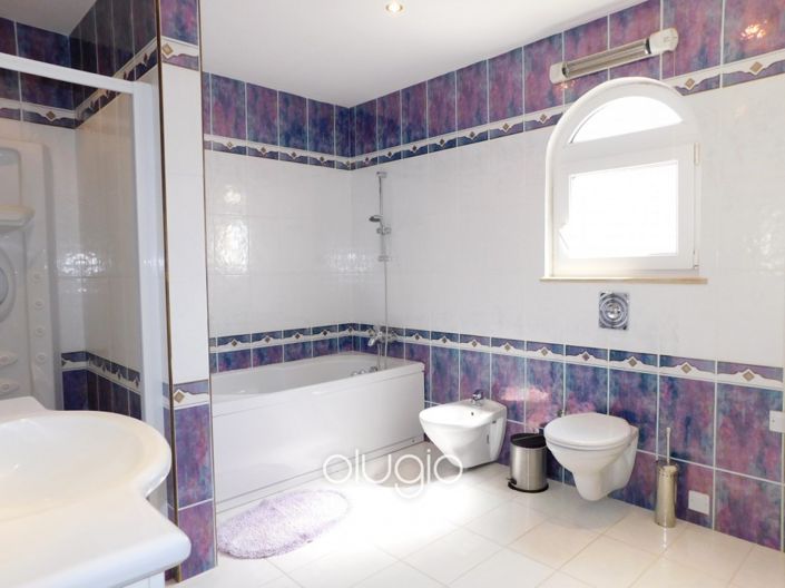 Image No.10-5 Bed Villa for sale