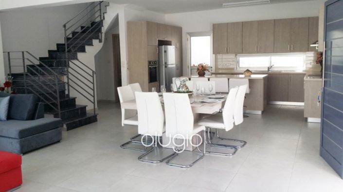 Image No.4-Villa de 3 chambres à vendre à Emba