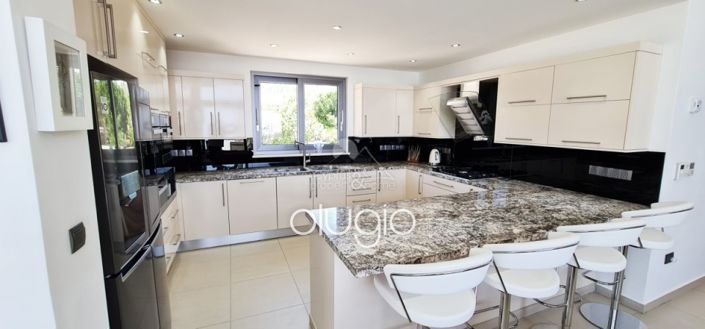 Image No.8-6 Bed Villa for sale