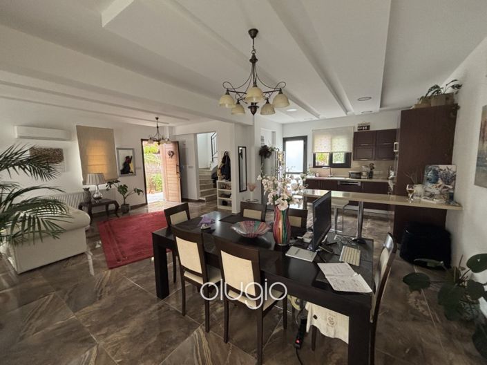 Image No.2-Villa de 3 chambres à vendre à Peyia