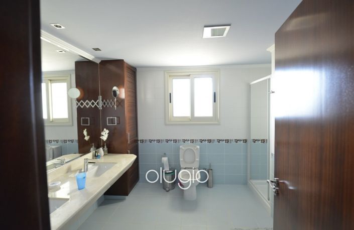 Image No.10-8 Bed Villa for sale