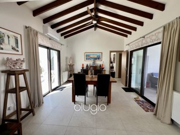 183249-detached-villa-for-sale-in-sea-caves-s