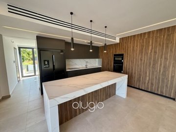 195835-detached-villa-for-sale-in-sea-caves-s