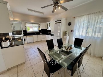 196033-detached-villa-for-sale-in-sea-caves-s