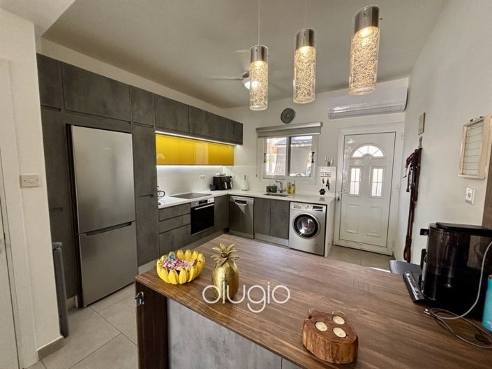 Image No.8-2 Bed Townhouse for sale