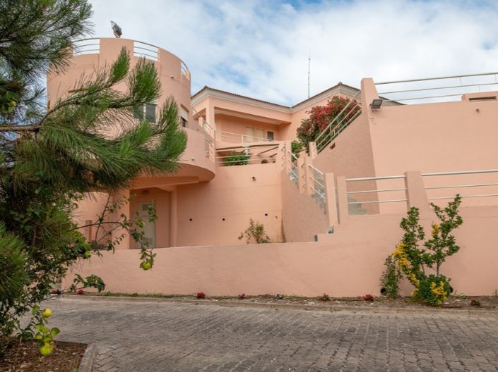 Image No.18-9 Bed House for sale