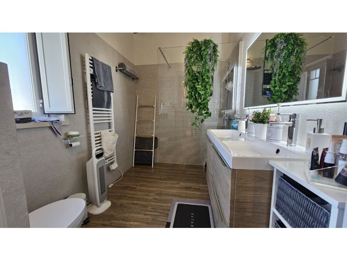Image No.13-3 Bed House for sale