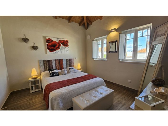 Image No.15-3 Bed House for sale
