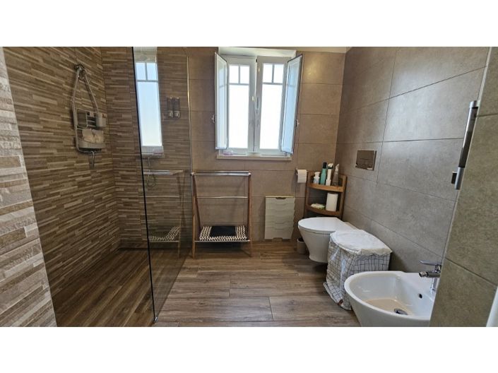Image No.18-3 Bed House for sale